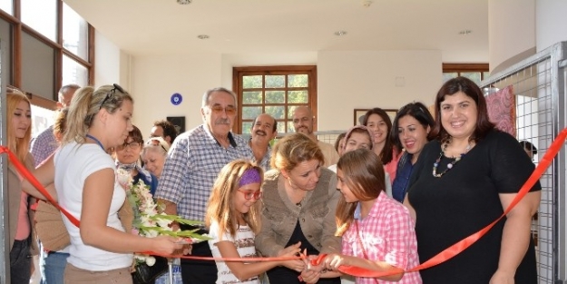 Yasemin Aydeniz’in Kadın Portreleri Görücüye Çikti