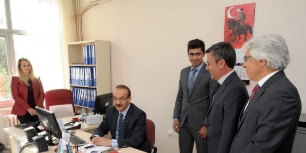 Uşak Vali Seddar Yavuz, Makamına Uğramıyor