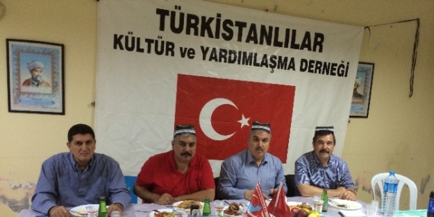 Kaymakam Okur Türkistanlıların ‘gep Geştek’ Toplantısına Katıldı