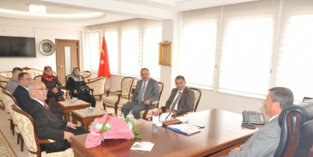 Vali Yılmaz: Camiler, Paylaşma Ve Dayanışmanın Da Öğretildiği Kutsal Mekanlardır