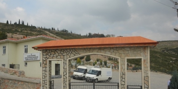 Dilovası’nda Mezarlık Girişleri Düzenleniyor