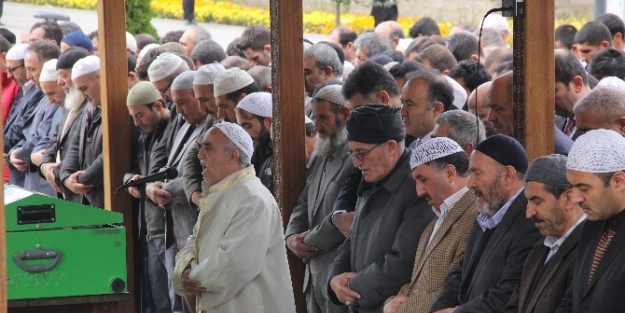 Abdulgafur Has Hocaefendi’nin Oğlu Resul Has, Son Yolculuğuna Uğurlandı