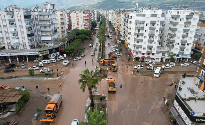 Antalya'nın üç ilçesinde eğitime 1 gün ara verildi