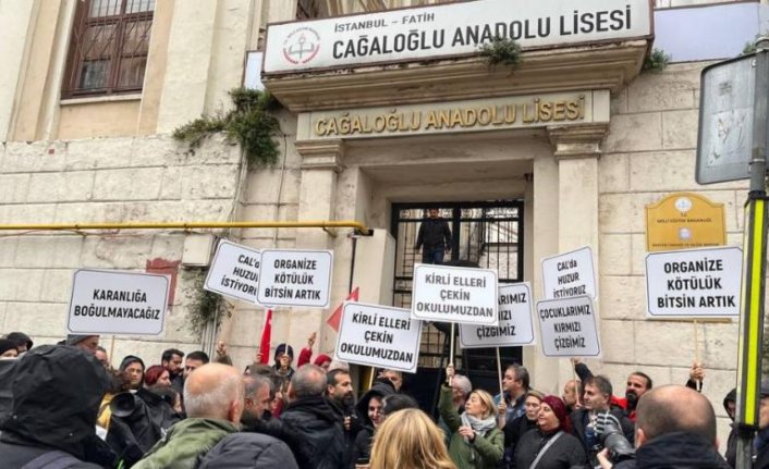 Cağaloğlu Anadolu Lisesi'nde eylem