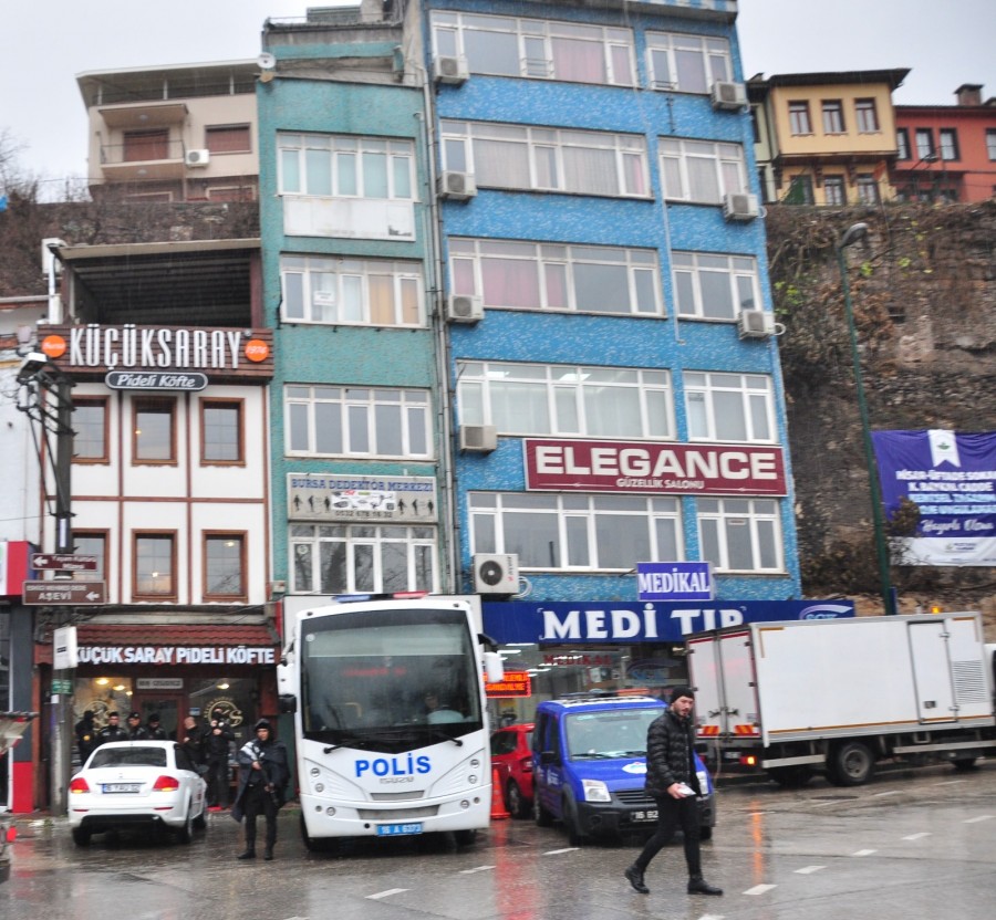 Bursa'da esnaf ve belediyeyi karşı karşıya getiren karot testi