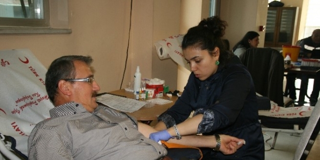Düzce’de Din Görevlilerinden Kan Bağışı