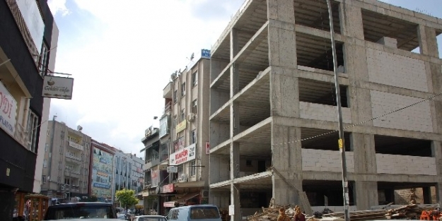 Güvenlik Tedbirleri Olmayan İnşaat Tehlike Saçıyor