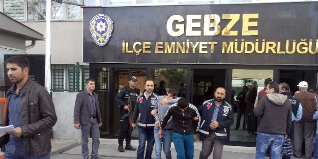 Gebze’de Bir Otomobilde Hırsızlık Yapan İki Kişi Yakalandı