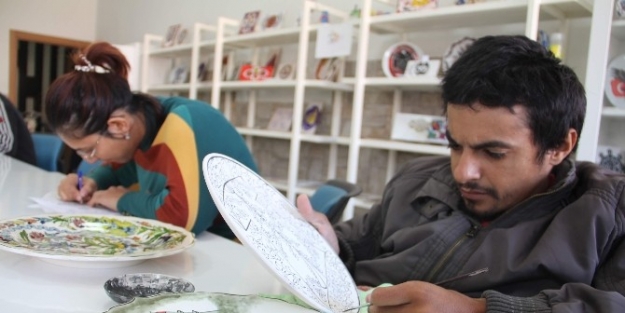 Hayaller Engel Tanımıyor