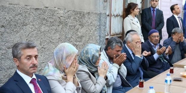 Protokol Üyelerinden Acılı Aileye ‘taziye Ziyareti’