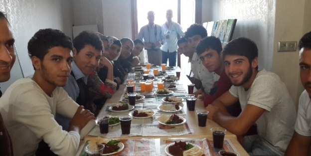 Ygm’ De Gönüllü Gençlerle Toplantı