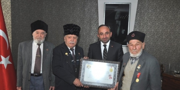 Kartepe Belediye Başkanı Üzülmez’e Onur Belgesi