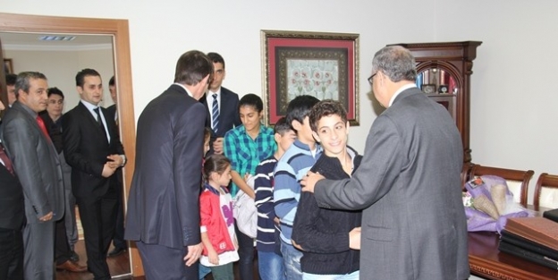 Vali Su Huzurevi, Sevgi Evi, Yetiştirme Yurdu Sakinlerini Ağırladı
