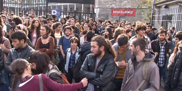 İstanbul Üniversitesi'nde IŞİD protestosu