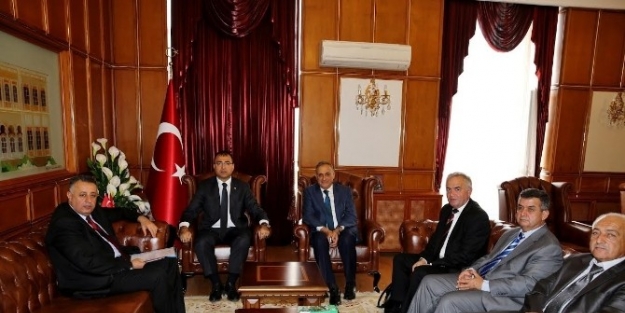 Vali Toprak’ı Ödemiş’e Davet Ettiler