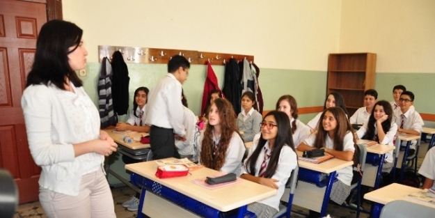 Veliler Çocuklariyla Yaşadıkları İletişim Problemini Eğitimle Aşacak