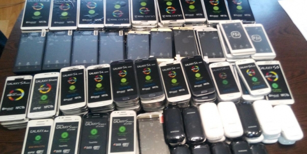 Bursa'da yüzlerce kaçak telefon ele geçirildi!