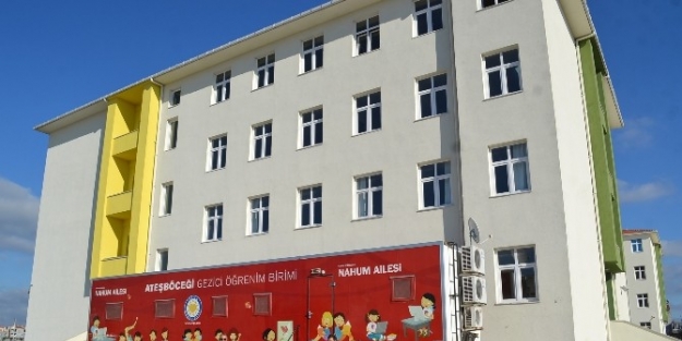 Ateş Böcekleri Eğitime Işik Tutuyor