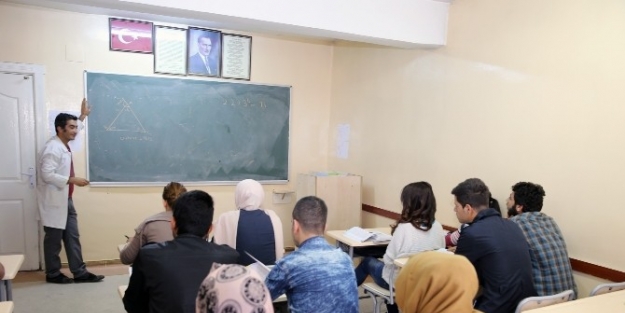 Büyükşehir 2 Bin Öğrenciyi Üniversiteye Hazırlıyor