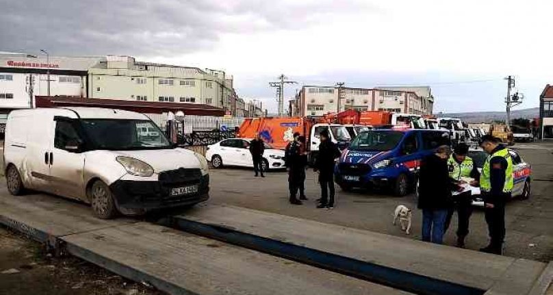 Vatandaşa satacaklardı! Bursa'da jandarma yüzlerce kilo kaçak sakatat ele geçirdi