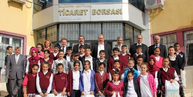 Gtb’den Öğrencilere Kıyafet Yardımı