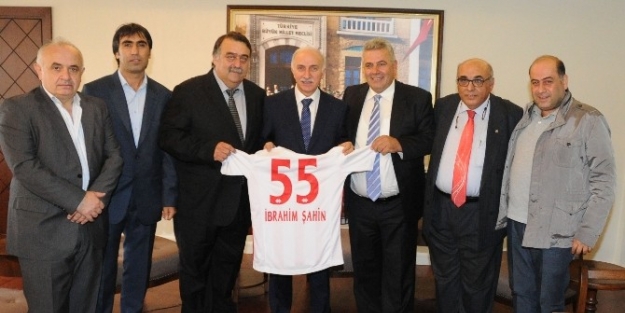 Samsunspor Yönetimi Valiyi Ziyaret Etti