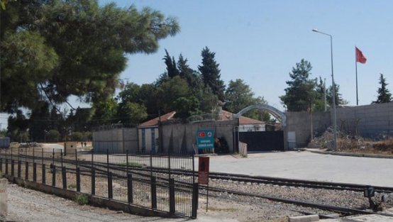 Başı kesilmiş erkek cesedi bulundu