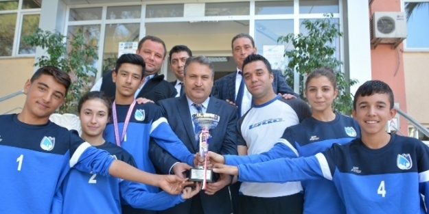 Başkan Çerçi’den Şampiyon Takıma Tam Destek