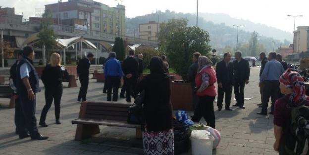 Köylü Pazarına Zabıta Operasyonu