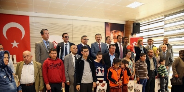 77 Engelliye “gören Göz” Cihazı Dağıtıldı