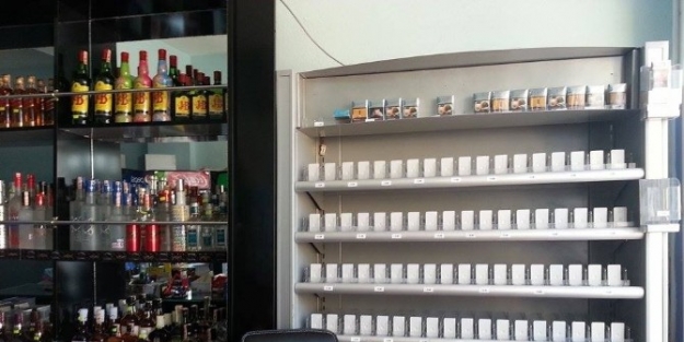 Emet’te Tekel Bayisinden 2 Bin 500 Paket Sigara Çalindi