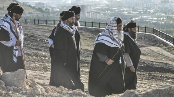 Hüseyin Üzmez'in cenazesinde ilginç isim