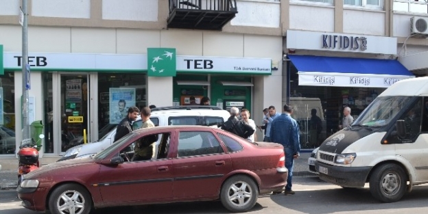 Uyanık Kuyumcu Sahte Komiserin Telefonunu Gerçek Polislere Tespit Ettirdi