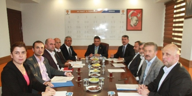 Ak Parti Misafir Ağırlamaya Devam Ediyor