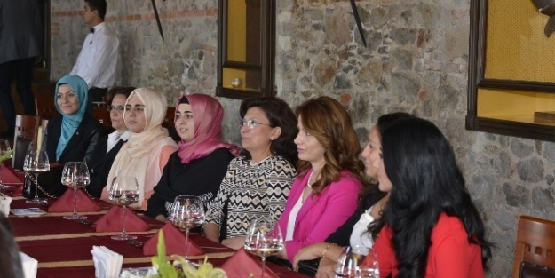 İzmirli Başkan Eşlerinin Örnek Dayanışması