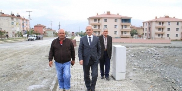 Erzincan Belediyesi Kilit Parke İle  Yolları Kaplıyor