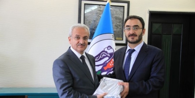 Gençlerimizin Dinimizi Yaşaması Ve Öğrenmesi Adına Camilerimize Çağiriyoruz