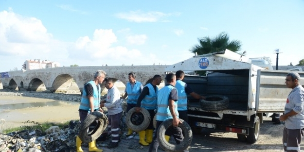 Büyükşehir, Seyhan Nehri’nde Genel Temizlik Başlattı