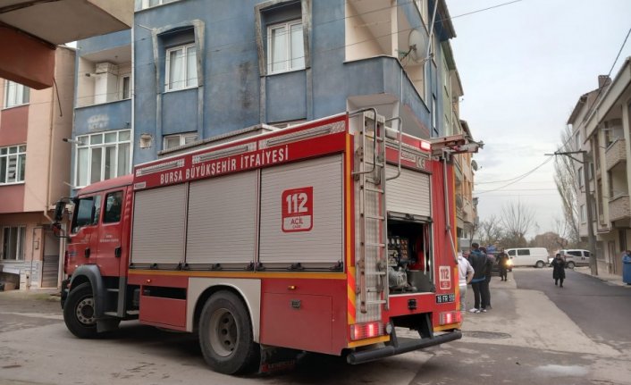 Bursa'da ocakta unutulan yemek daireyi yaktı