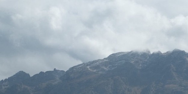 Hakkari’ye Yılın İlk Karı Yağdı