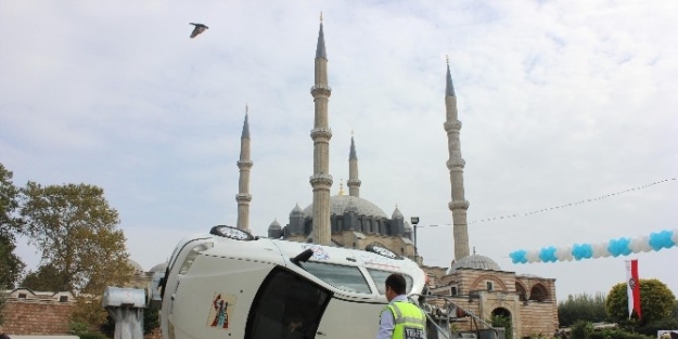 Tarihi Selimiye Camii Meydanında Emniyet Kemeri Simülasyonu