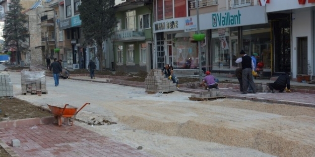 Tavşanlı Kaldırımlarına ’bayan Eli’ Değdi