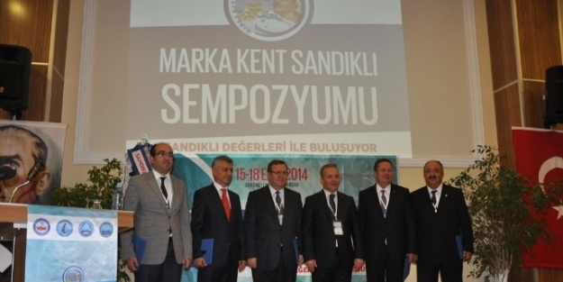 Marka Kent Sandıklı Sempozyumu Başladı