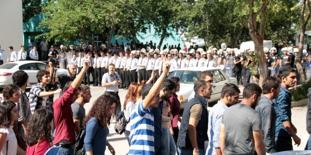 Çukurova Üniversitesi’nde Kobani Eylemi