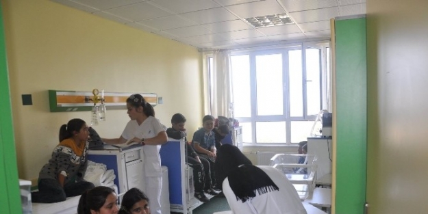 Emet’te 22 Öğrenci Meyve Suyundan Zehirlendi