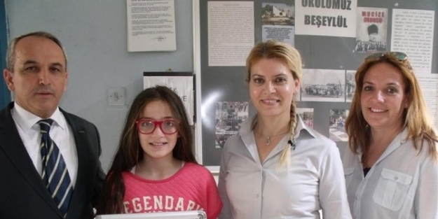 Salihlili Beril Darüşşafakalı Oldu