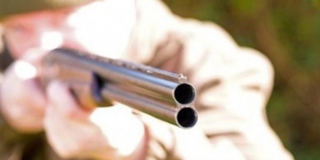 Borç isteyen oğlunu ve eşini acımadan öldürdü!