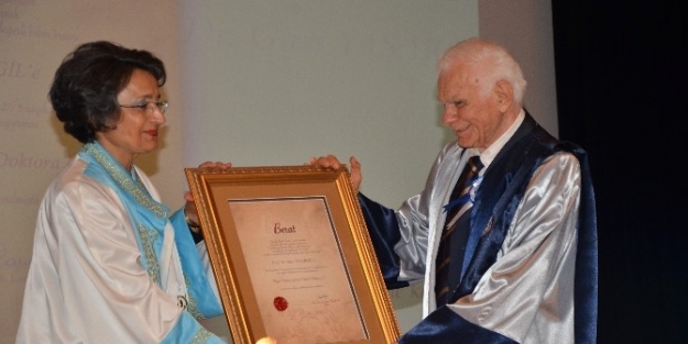 Ege Üniversitesi’nin 60.açılış Törenine Yaşargil Damgası