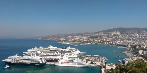 Kuşadası’nda Gemi Turizminde Liderliğini Koruyor