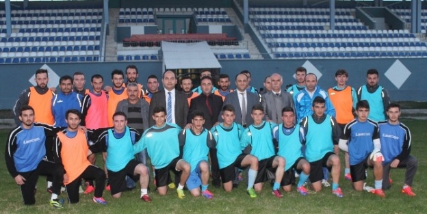 Başkan Özaltun’dan Futbolculara Baklava İkrami